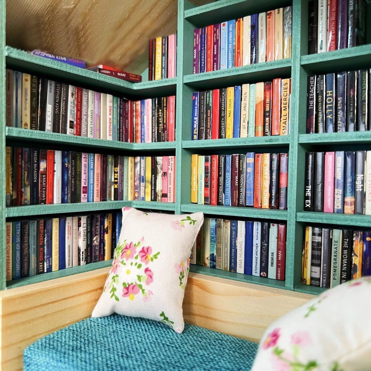 Miniature Anxiety Bookcase – An antique-style bookstore with tiny books - Image 9